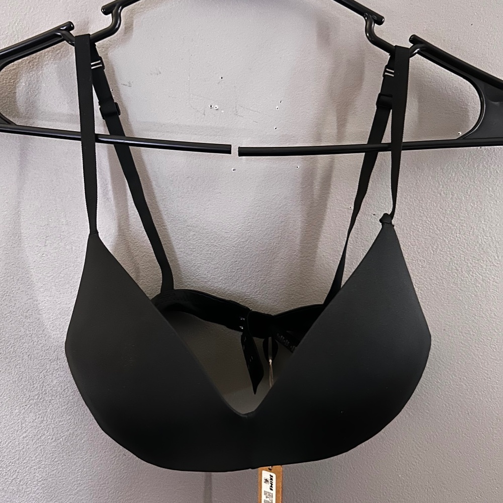 Skims Wireless Form Push Up Plunge Bra